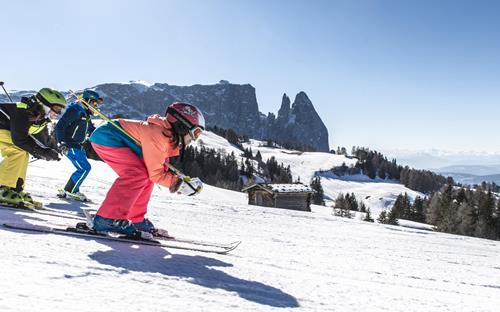 Skiing with children on the perfectly prepared slopes on the Seiser Alm