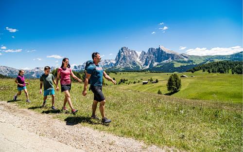Wanderparadies mit Kindern Seiser Alm in Südtirol auf den Spuren der Schlernhexen