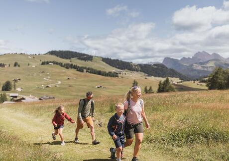 A family with two children hiking on Seiser Alm