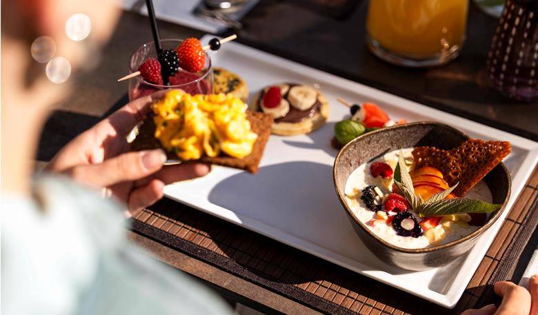 Yoga on the Calvary hill in Kastelruth with healthy breakfast