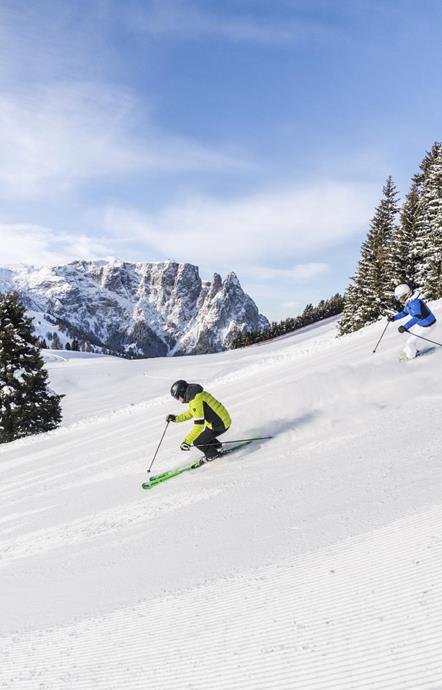 Skiurlaub auf der Seiser Alm mit Dolomitenpanorama