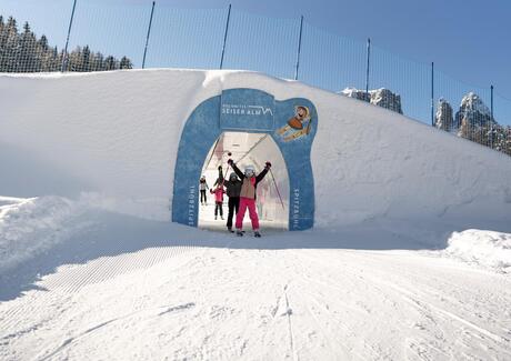 Children skiing in Spitzbühl