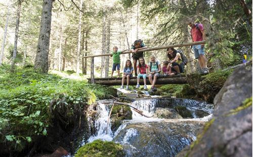 Escursione avventurosa con i bambini - Vacanza in famiglia Alpe di Siusi