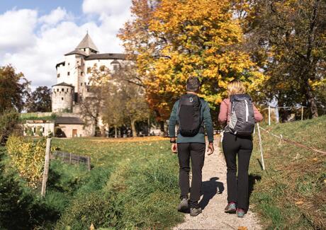 Two hikers on the way to Prösels Castle