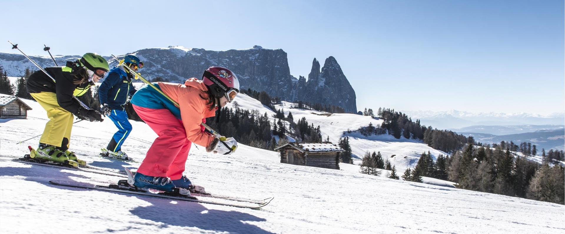 Sciare con i bambini sulle piste perfettamente preparate dell'Alpe di Siusi