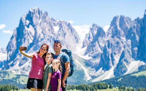 Erlebnisreicher Familienurlaub in den Dolomiten  - Seiser Alm Südtirol