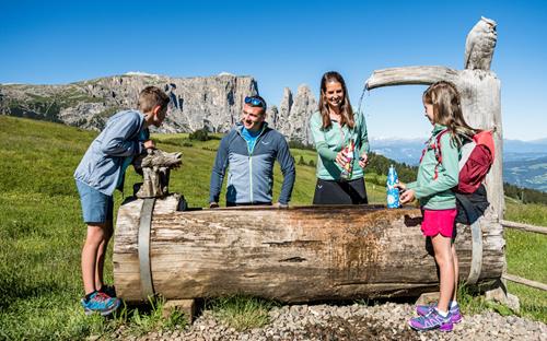 Escursioni con i bambini Alpe di Siusi con acqua potabile fresca
