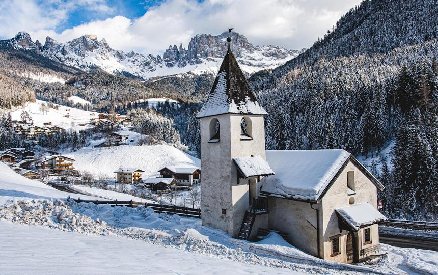 Tiers am Rosengarten is covered in snow