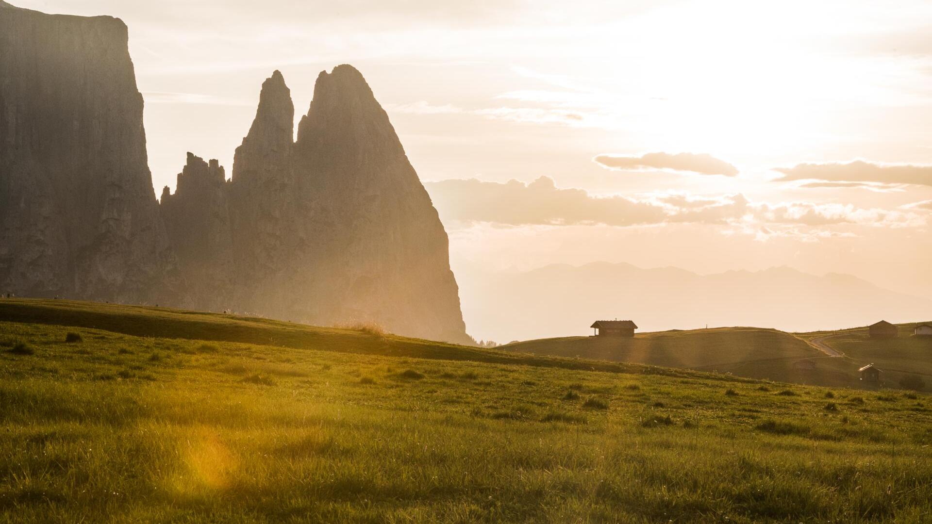 Blick auf den Schlern im roten Abendlicht