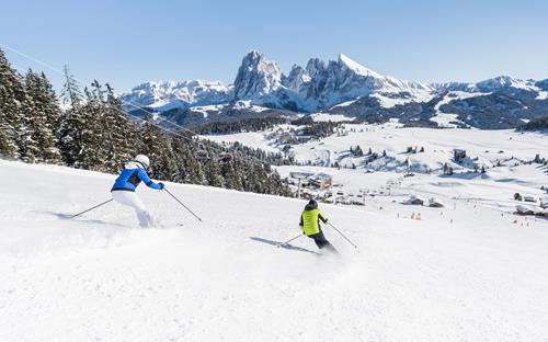 Winter vacation: skiing on the Seiser Alm in the Dolomites