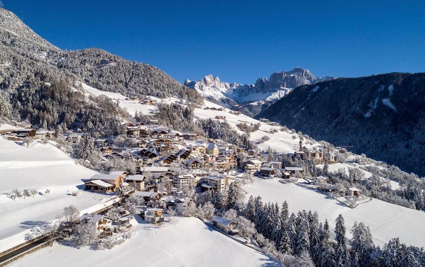 Tiers am Rosengarten is covered in snow