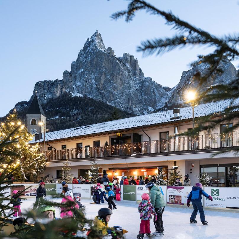 Pista di pattinaggio su ghiaccio a Fiè allo Sciliar