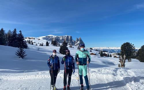 La squadra finlandese di sci di fondo durante l'allenamento sull'Alpe di Siusi