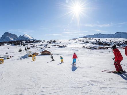 Kinder beim Skifahren