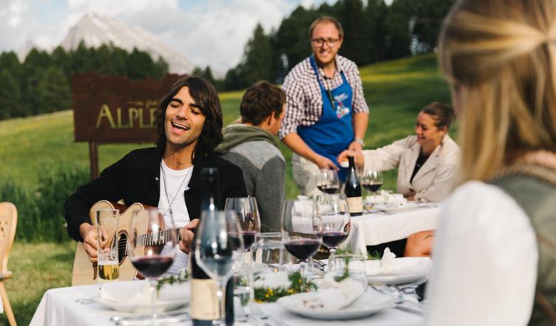 Outdoor Dinner „Tabbla Toò“ with open-air concert of the singer Max von Milland | 23.06.2023 at 5.30 pm