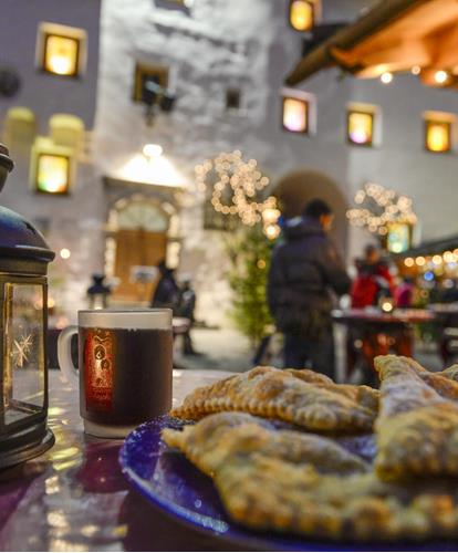 Strolling & shopping