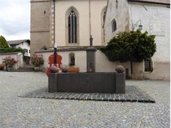 Fontana piazza della chiesa Fiè allo Sciliar
