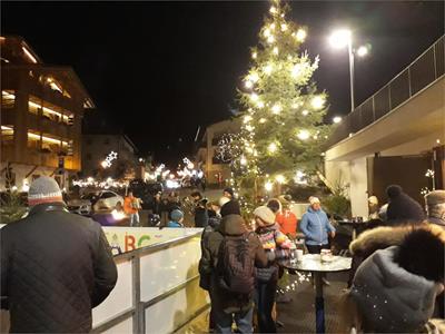 Seis ON ICE - small Christmas market at the village square