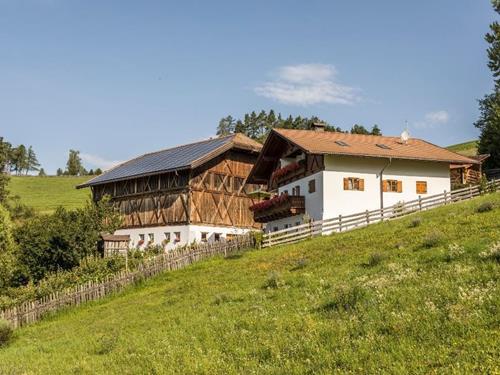 Schlerngenuss Dolomites: Führung & Verkostung bei Vroni am Stampferhof