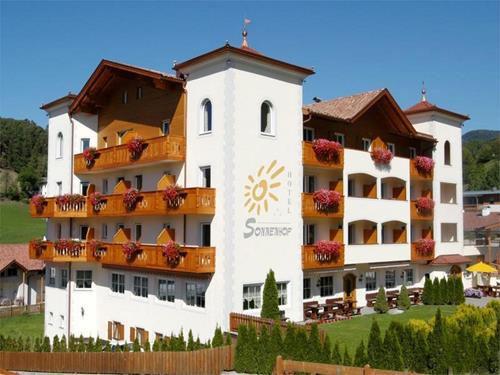 Hotel Sonnenhof <span class=stars></span><span class=stars></span><span class=stars></span><span class=superior></span>
