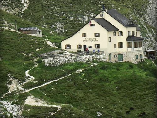 Rifugio Bergamo/Grasleitenhütte (2165m)