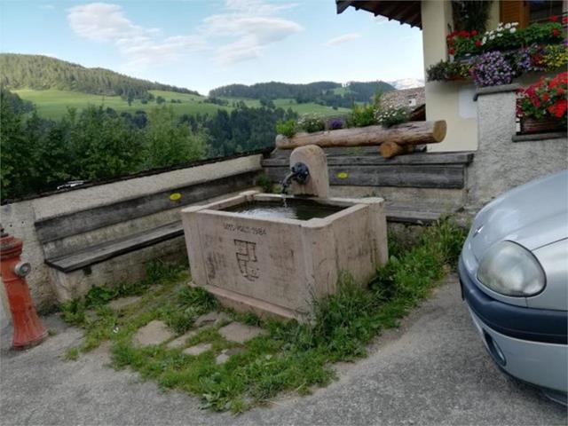 Brunnen vor Gstapinhof