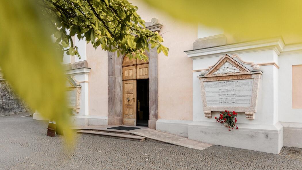 entrance of the church in Kastelruth