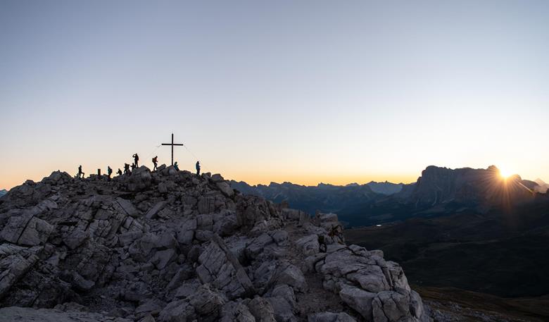 Escursione all’alba sul Monte Pez con prima colazione presso il Rifugio Bolzano