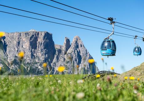 Umlaufbahn Seiser Alm mit Blick auf den Schlern
